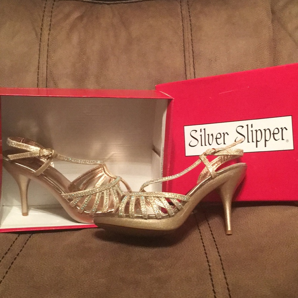 Gold heels💛✨